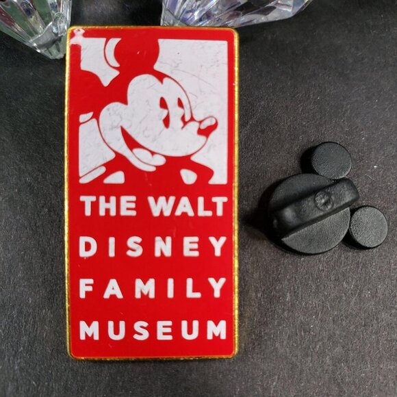 Disney Mickey Mouse Trading Pin Family Museum Lapel Pin Badge Brooch Accessories - Picture 2 of 6